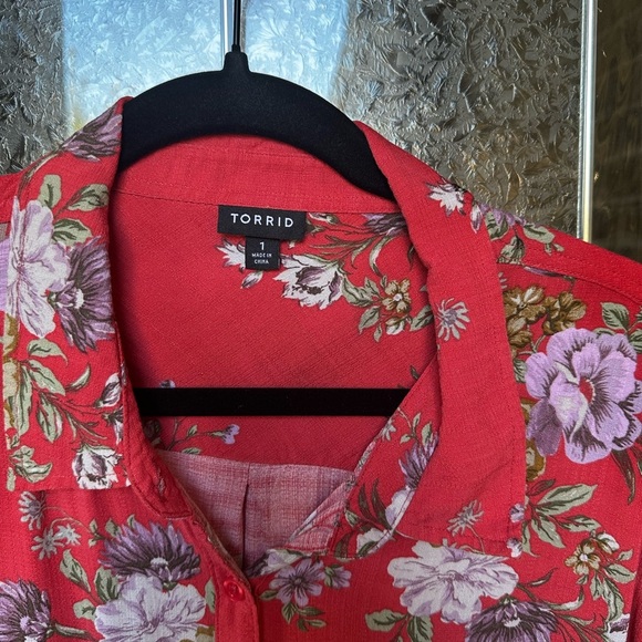 Torrid Red Floral Button Down Shirt - Picture 5 of 11